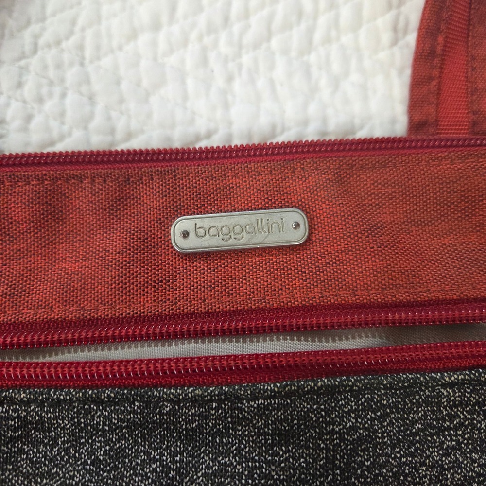 Baggallini Red Gray Two Tone Nylon Crossbody Travel Bag Adjustable Strap - Picture 2 of 8
